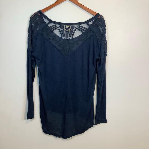 Free People Women’s Lace Long Sleeve Top Size M Navy Blue Frayed Hem Boho - Picture 3 of 7